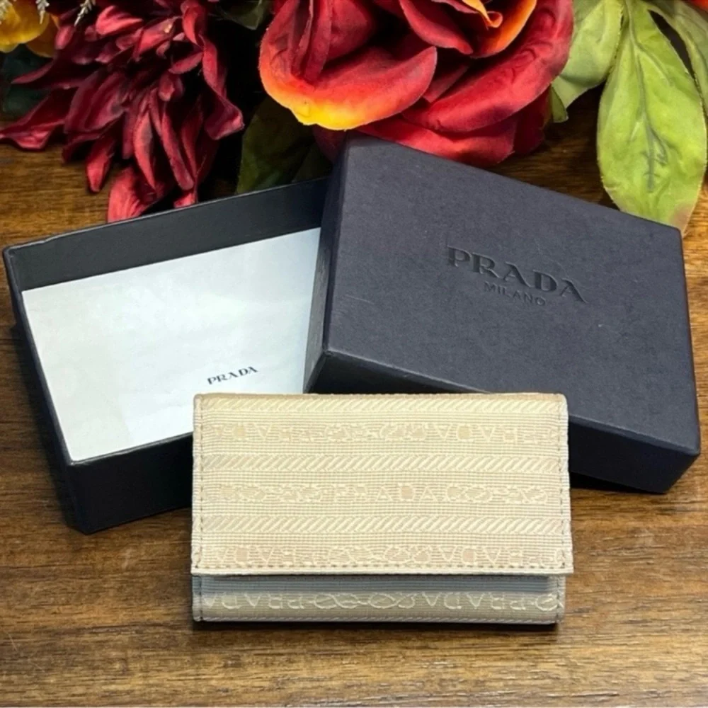 Prada Tessuto 6-Keyholder w/ COA EUC